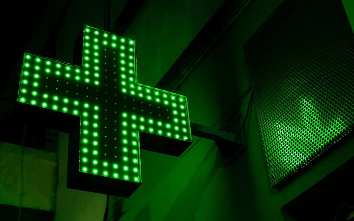 Distributore automatico 24 ore: la farmacia non chiude mai